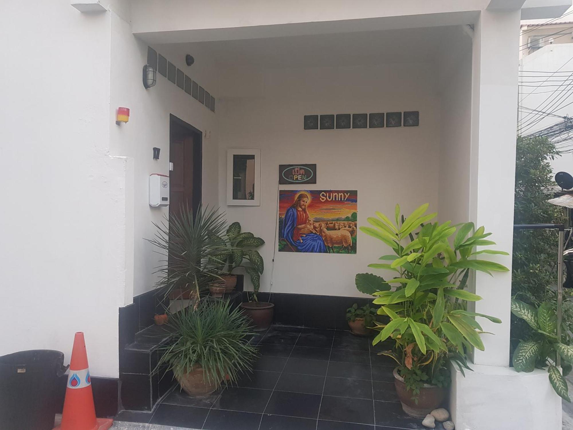 Btl Sunny Hotel Bangkok Buitenkant foto